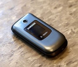 Samsung Hidupkan Lagi Ponsel Lipat