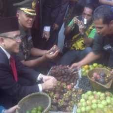 Bupati Anas Serbu Pasar Banyuwangi Usai Upacara Harkitnas