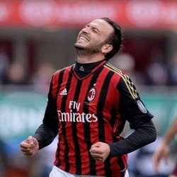 Pazzini Minta Milan Segera Bangkit untuk Musim Depan