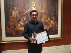 Sukses Kendalikan Iklan Rokok, Walikota Bandung Dapat Penghargaan