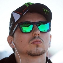 Lorenzo Samakan Situasinya dengan Vettel