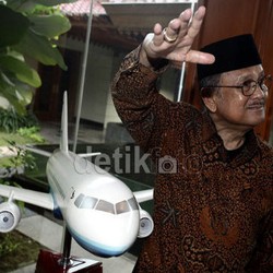 BJ Habibie Sempat Rancang Program Satelit Buatan Indonesia