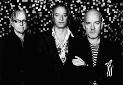 Mike Mills: R.E.M. Punya Banyak Lagu Simpanan, Belum Pernah Dirilis