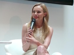 Mengamati Kecantikan Kate Bosworth Secara Langsung