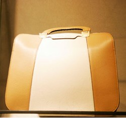 Editors Choice: 5 Tas Emporio Armani untuk Tampil Stylish ke Kantor
