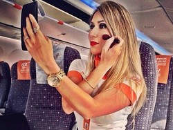 Yang Ini Baru Beda, Aneka Foto Pramugari Cantik Sedang Dandan