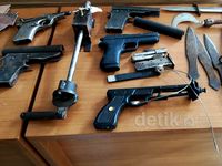 Puluhan Senjata Teroris Diamankan