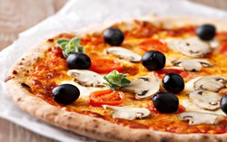 Kalau Mau Pizza Lebih Renyah dan Garing, Coba Panggang dengan Cara Ini