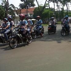 Polisi Bubarkan Konvoi Kelulusan SMA di Surabaya