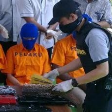 Wanita Asal Malaysia Ini Sembunyikan 720 Gram Sabu di Celana Dalam