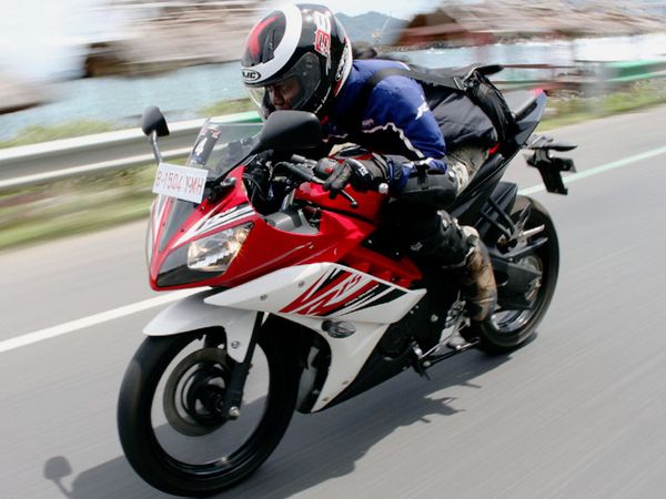 Menjajal Yamaha R15 di Sumatera yang Ganas