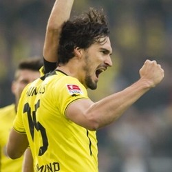 Dikaitkan dengan MU, Hummels Disebut Bahagia di Dortmund
