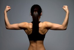 Olahraga Sederhana Ini Bisa Bantu Payudara Tak Cepat Kendur