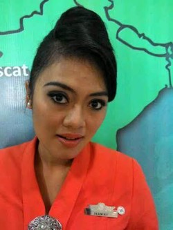 Pramugari Cantik Garuda Inanike Juga Seorang Pelukis Handal