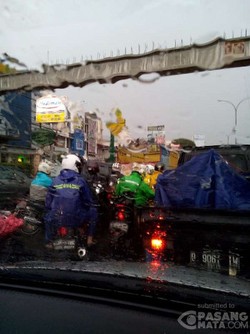Depok Dilanda Hujan Deras, Jalan Margonda Banjir dan Macet Parah