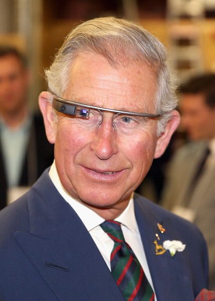 Pangeran Charles Eksis dengan Google Glass