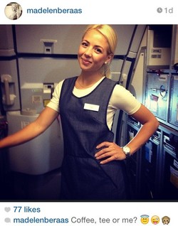 Aneka Pose Cantik Pramugari Pirang Eropa Utara