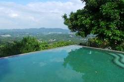 Keren! Taiwan Punya Kolam Renang di Ketinggian 700 Mdpl