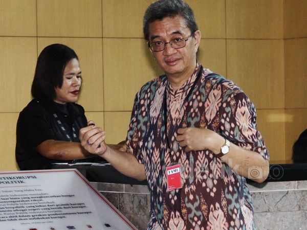 KPK Periksa Saksi Untuk Sutan Bathoegana