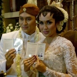 Sahabat Ucapkan Selamat untuk Pengantin Baru Demian dan Sara Wijayanto