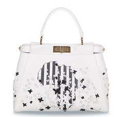 Foto: Ketika Gwyneth Paltrow Sampai Adele Corat-coret Tas Fendi