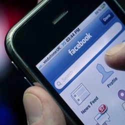 Update Status di Facebook Bisa Pakai Musik & Film