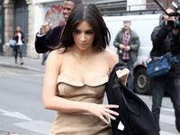 Jelang Nikah, Kim Kardashian Seksi di Paris