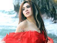 Red Hot Syahrini!