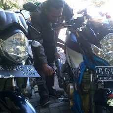 Usai Baku Tembak, Perampok Bersenpi Kabur Tinggalkan 2 Motornya