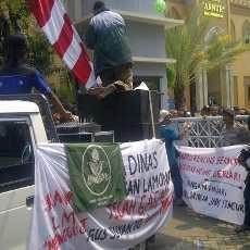 Kantor Dinas Pendidikan Lamongan Didemo Terkait Soal UN Bocor