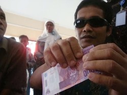 BI Purwokerto Sosialisasikan Ciri-ciri Uang Asli ke Tunanetra