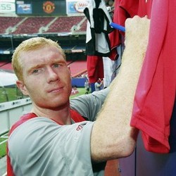 Jersey Paul Scholes Bakal Dilelang untuk Amal di Bandung
