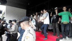 27 Jam Geledah Kemenag, Penyidik KPK Bawa 3 Kardus