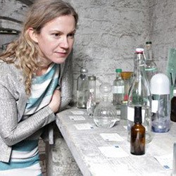 Pameran Unik Air Mata hingga Air Bekas Mandi