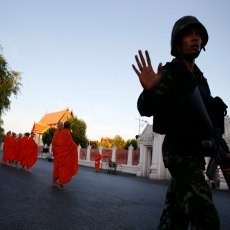 PM Interim Thailand dan Yingluck Diminta Melapor ke Militer