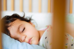 Anak Kurang Tidur Berakibat Buruk, Begini Cara Mengatasinya