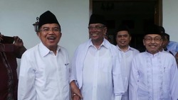 JK Datangi Rumah Hasyim Muzadi untuk Salat Jumat Bersama