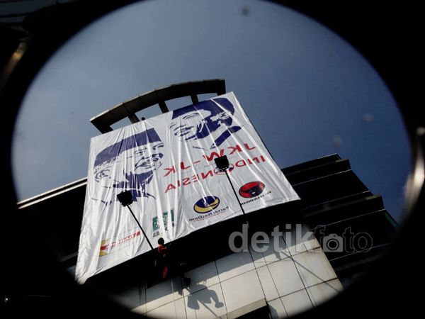 Spanduk Jokowi-JK Hiasi Gedung DPP NasDem