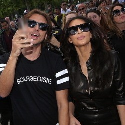 Hindari Stres Jelang Pernikahan, Kim Kardashian Jalan-jalan ke Menara Eiffel