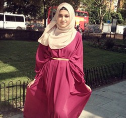 Hijab Style: Gaya Simple Feminin Tahmina, Hijabers Asal Inggris