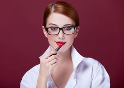 Riasan Mata yang Sesuai untuk Wanita Berkacamata