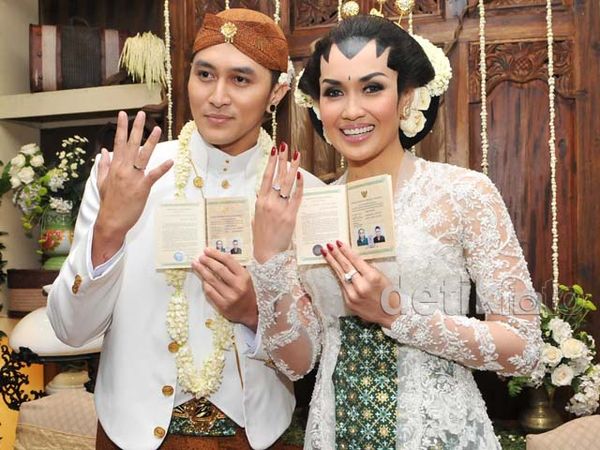 Foto-foto Pernikahan Demian dan Sara Wijayanto