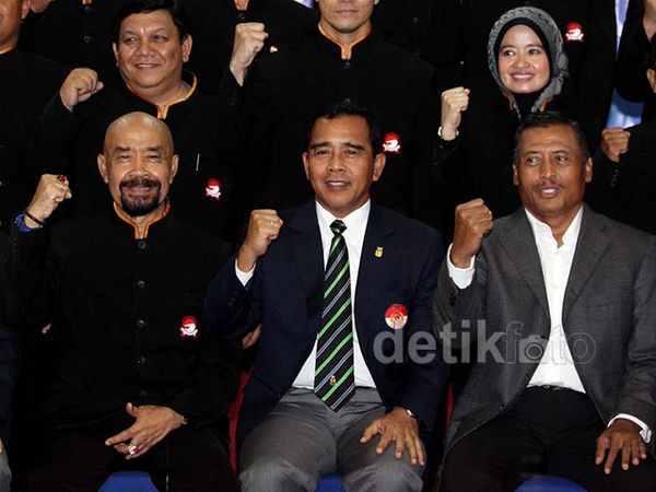 Tono Suratman Lantik Pengurus PB Wushu Indonesia