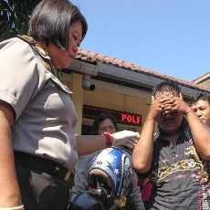 Kepergok Curi HP Saat Salat Jumat, Seorang Kuli Batu Dimassa