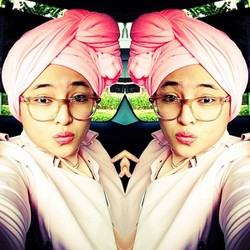 Gaya Hijab Masa Kini ala Marshanda, Yay or Nay?