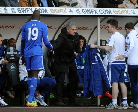 Mourinho Ingin Demba Ba Bertahan