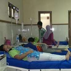 Puluhan Karyawan Pabrik Sepatu Keracunan Nasi Bungkus