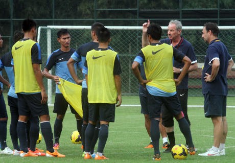 Riedl Siap Coret Pemain yang Sering Bikin Ulah
