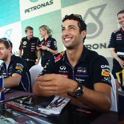 Ricciardo Beradaptasi Lebih Cepat Dibandingkan Vettel