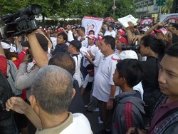 Bertemu di CFD Bundaran HI, Relawan Jokowi dan Prabowo Berbalas Ejekan